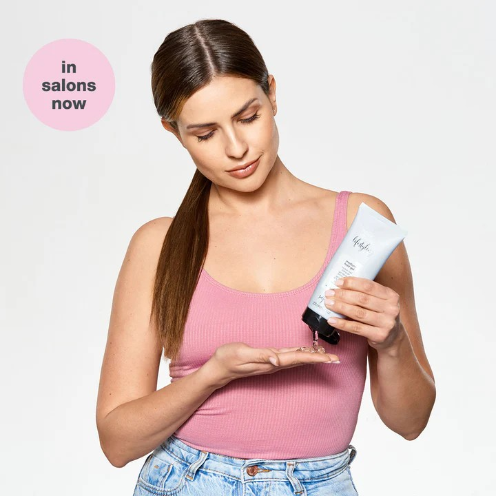 Milk_Shake Lifestyling Medium Hold Gel model using product